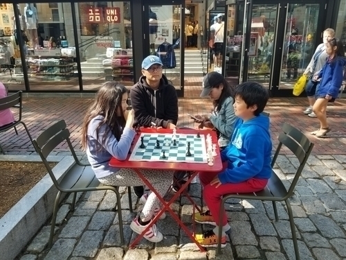 Boston-area chess players watch American compete in world